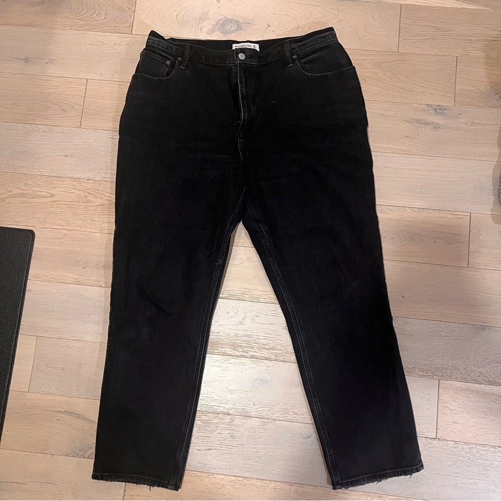 Abercrombie and Fitch 90s Straight Ultra High Rise Curve Love 33 16 short jeans